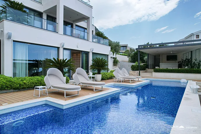 Sveti Stefan’a yakın, Blizikuće’de lüks villa