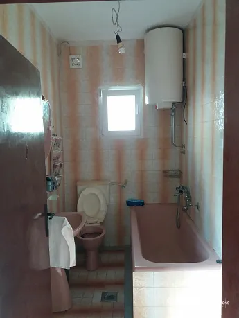 Sutomore'da iki katlı ev