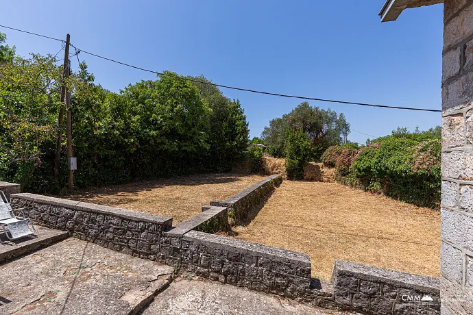 Glavatičići’de 105 m² Taş Ev ve 2100 m² Arsa