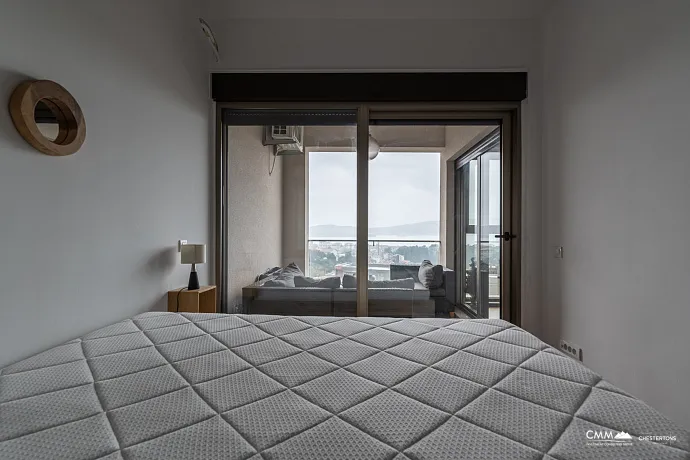 Tivat, Mažina Bölgesinde Deniz Manzaralı Geniş Daire