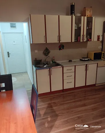 Karadağ'ın Kalbinde Büyüleyici Bir Sahil Dairesi