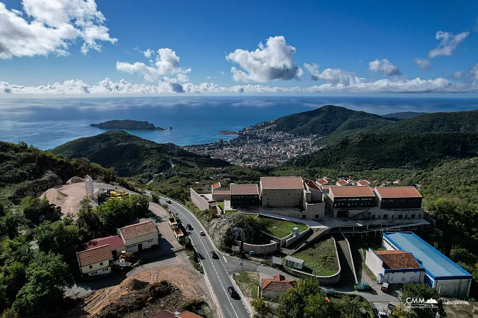 Deniz Manzaralı ve Kendi Su Kaynağı Olan İmarli Arsa – Lapčići, 1.000 m²