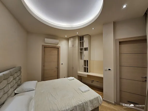 Budva'da iki yatak odalı daire, 112 m²