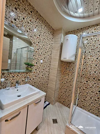 Budva'da iki yatak odalı daire, 112 m²
