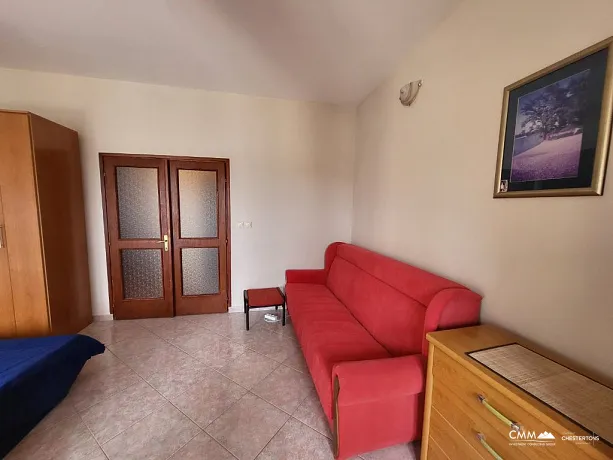 Becici'de deniz manzaralı tek yatak odalı daire