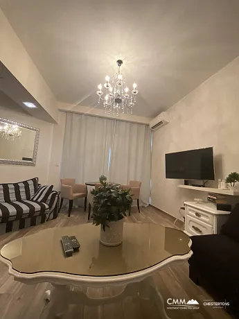 Budva'nın merkezinde satılık iki yatak odalı daire