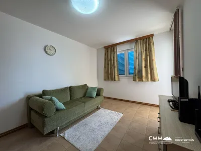 Havuz Erişimi Olan İki Yatak Odalı Daire