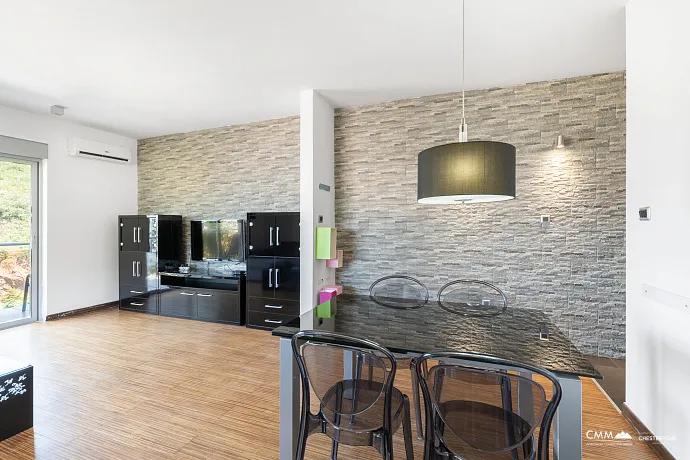 One-bedroom apartment in a complex with a swimming pool in Pržno