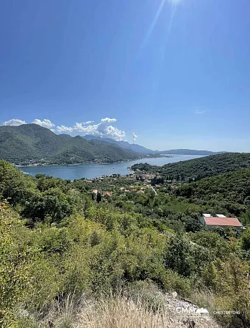 Herceg Novi'de deniz manzaralı kentsel arsa