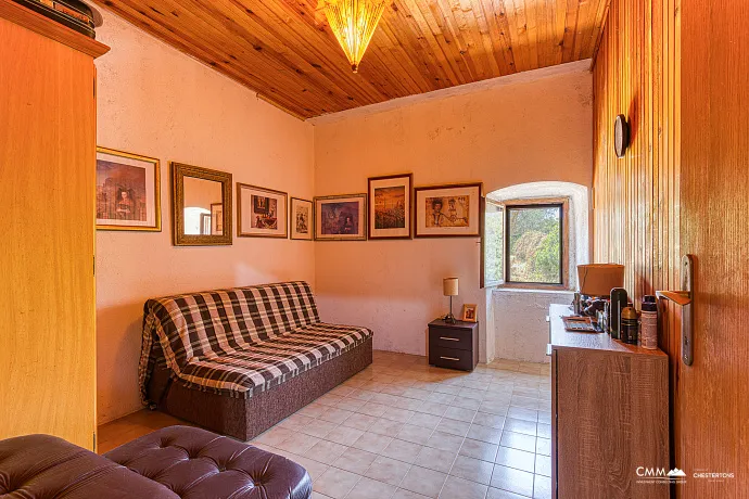 Glavatičići’de 105 m² Taş Ev ve 2100 m² Arsa