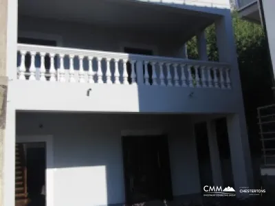 Kotor Körfezi'ndeki Ev