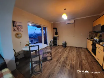 Satılık deniz manzaralı üç katlı ev