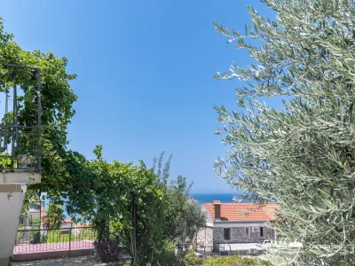 Sveti Stefan'da Deniz Manzaralı Satılık Daire – 77 m²