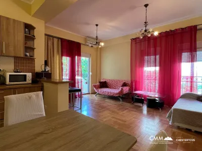 Budva'da havuzlu bir evde iki yatak odalı daire