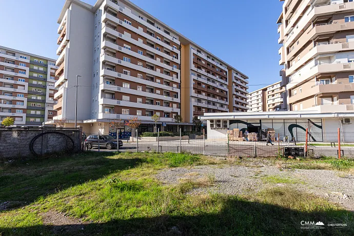 Podgorica merkezinde, 652 m² arazi üzerinde tamamlanmakta olan ofis ve ticaret merkezi.