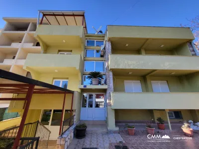 Sutomore'da daireli ev