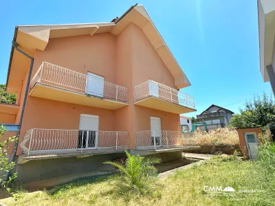 Dubra Voda'da iki katlı ev