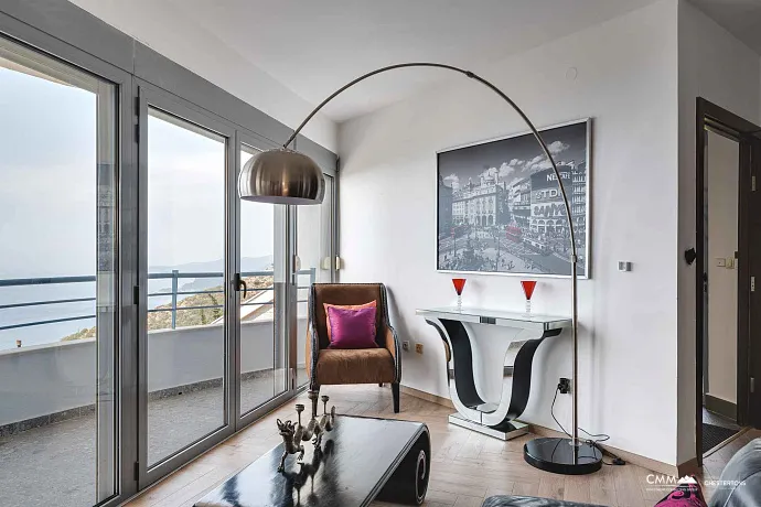 Blizikuće'de Lüks Yatırım Villası – 3 Daire, Havuz ve 120 m² Çatı Terası