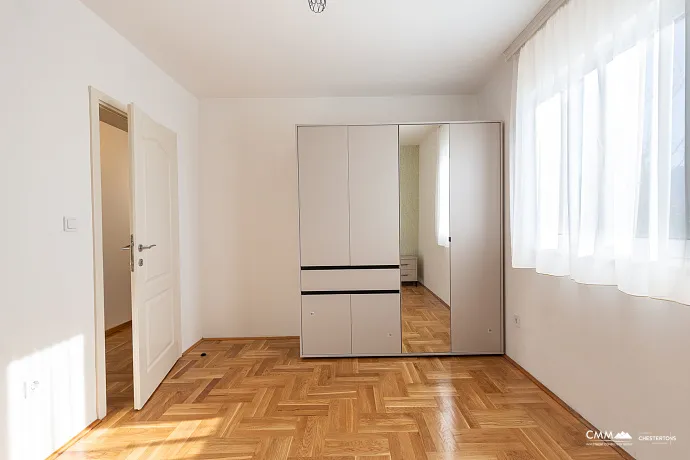 Bečići’de Deniz Manzaralı 64 m² Geniş Daire
