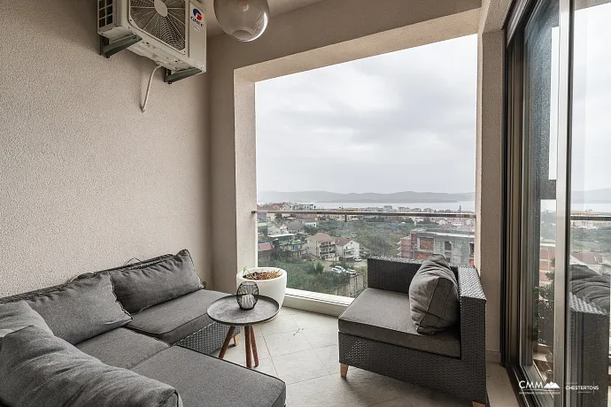 Tivat, Mažina Bölgesinde Deniz Manzaralı Geniş Daire