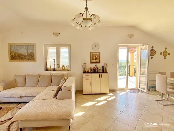 Lustica Bay yakınında havuz ve spa bulunan mini otel