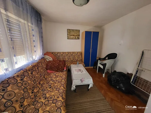 Budva'da panoramik deniz ve şehir manzaralı ev