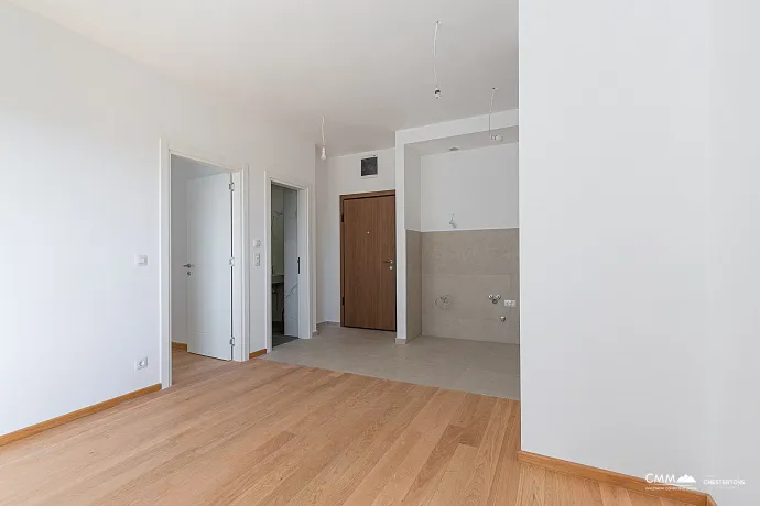 Bečići’de garajlı tek yatak odalı daire