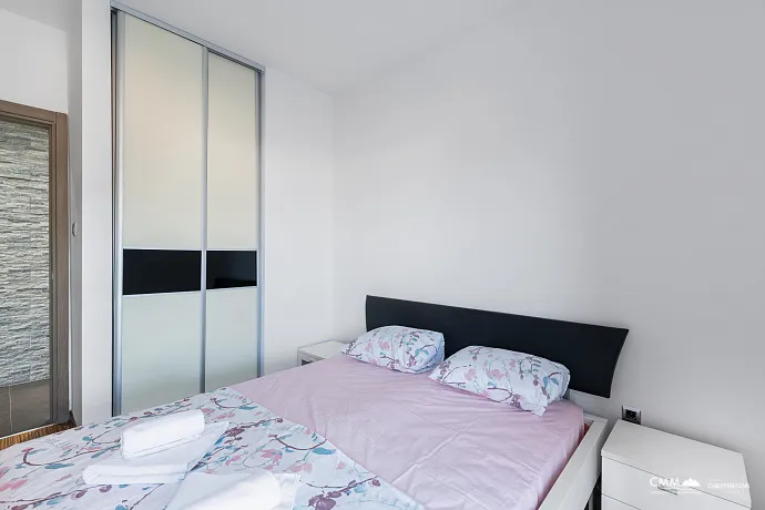 One-bedroom apartment in a complex with a swimming pool in Pržno