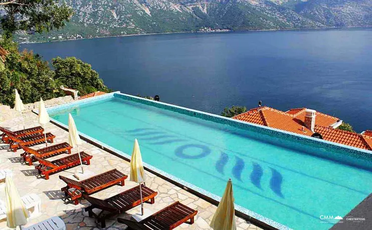 Üç yatak odalı, deniz manzaralı, yüzme havuzlu daire