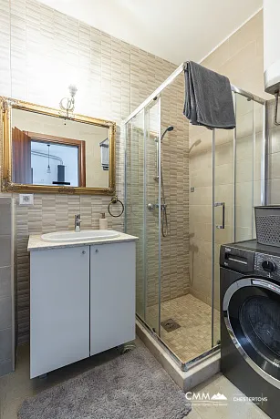 Tivat, Mažina Bölgesinde Deniz Manzaralı Geniş Daire