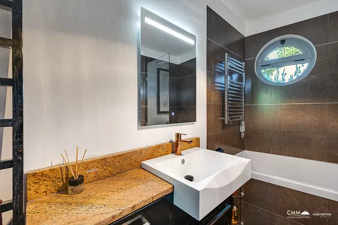 Blizikuće'de Lüks Yatırım Villası – 3 Daire, Havuz ve 120 m² Çatı Terası