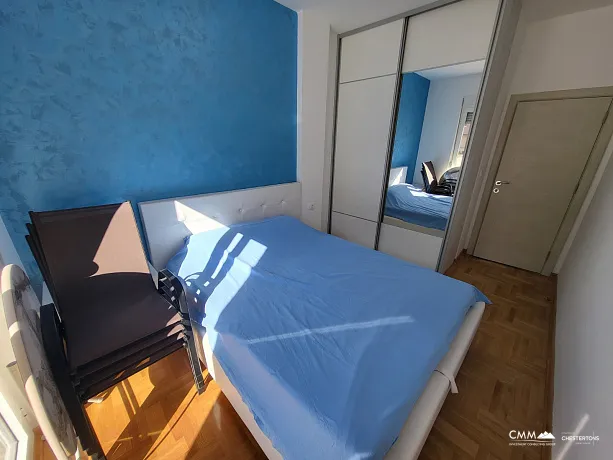 Budva'nın merkezinde geniş teraslı daire