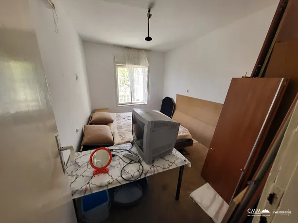 Budva'da panoramik deniz ve şehir manzaralı ev