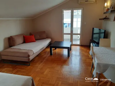 Budva'da merkeze yakın iki yatak odalı daire