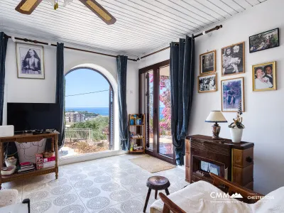 Dobra Voda'da panoramik deniz manzaralı ev