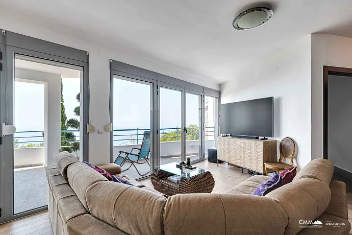 Blizikuće'de Lüks Yatırım Villası – 3 Daire, Havuz ve 120 m² Çatı Terası