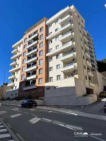 Becici'de, denize 200 metre mesafede, yeni bir binada daire.