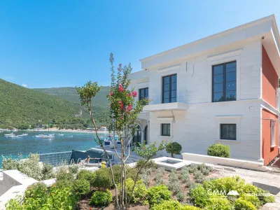 Luxury Seafront Villa Lustica