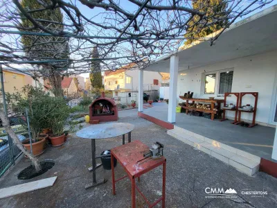 Bar'da üç yatak odalı ev