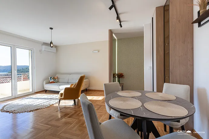 Bečići’de Deniz Manzaralı 64 m² Geniş Daire