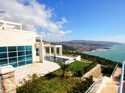 Bar'da panoramik deniz manzaralı villalar