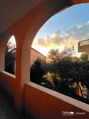 Sutomore'de Deniz ve Dağ Manzaralı Mükemmel Aile Evi
