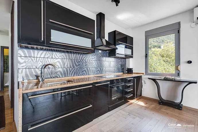 Blizikuće'de Lüks Yatırım Villası – 3 Daire, Havuz ve 120 m² Çatı Terası