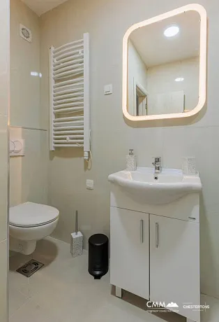 Tivat'ta yeni eşyalı daire.