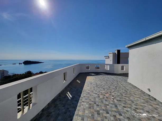 Utjeha'da panoramik deniz manzaralı geniş ev