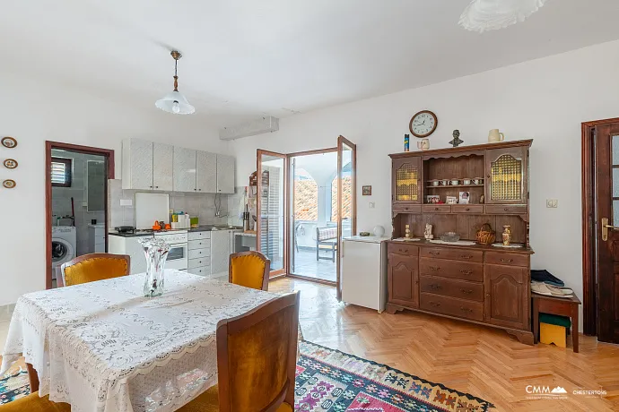 3 odalı daire, 90 m², terastan kısmi deniz manzaralı