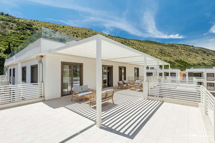 Igalo'da yeni bir komplekste daireler