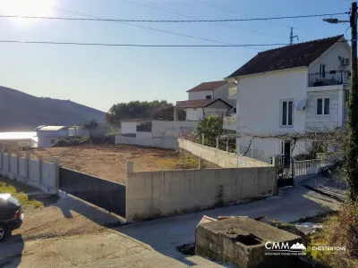 Kumbor'da deniz manzaralı arsa