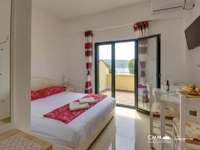 Meljine'de denize yakın satılık geniş bir ev