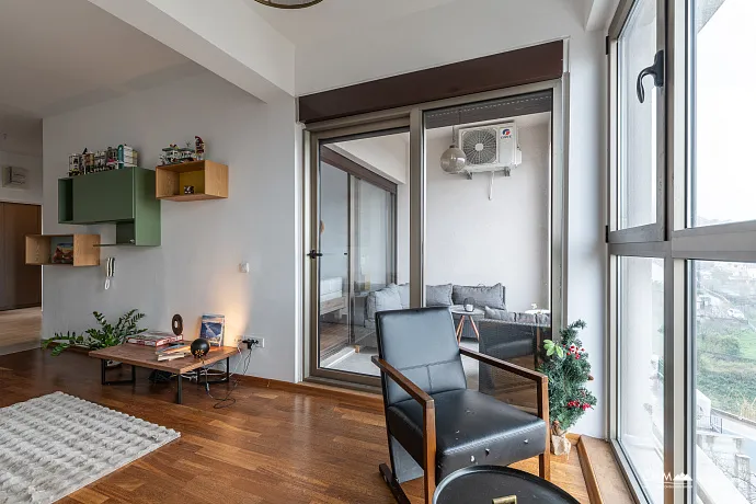 Tivat, Mažina Bölgesinde Deniz Manzaralı Geniş Daire